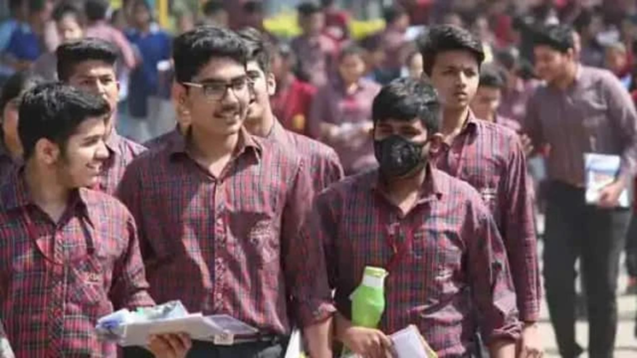 यूपी बोर्ड 12वीं टॉपर 2024