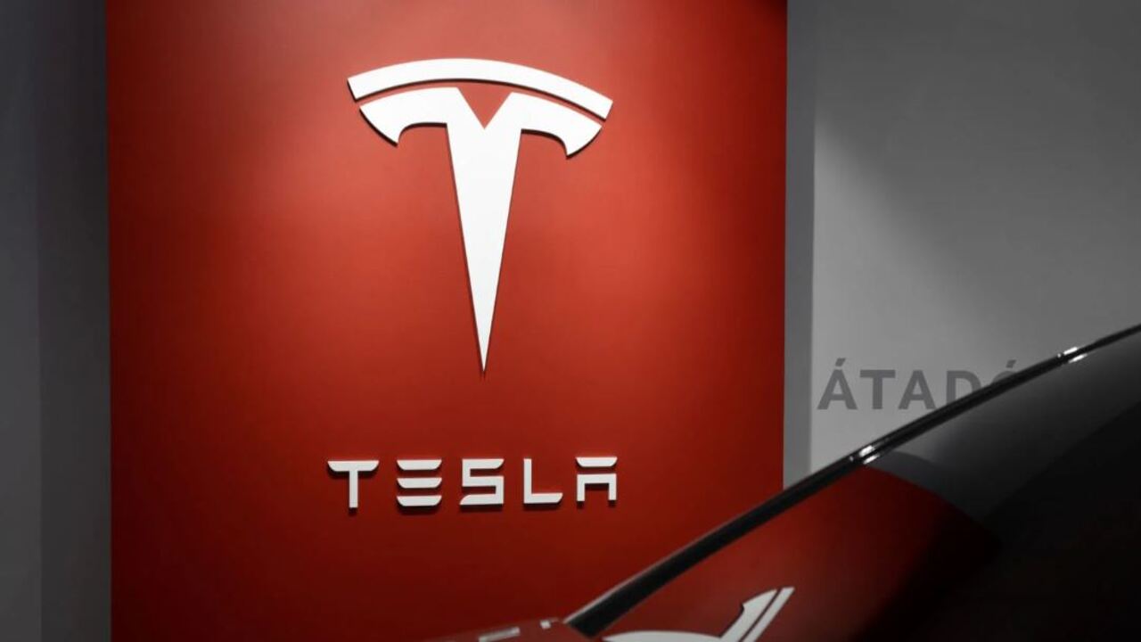 Tesla ने 22 मिलियन इलेक्ट्रिक कारों को बुलाया वापस, जानिए क्या है वजह