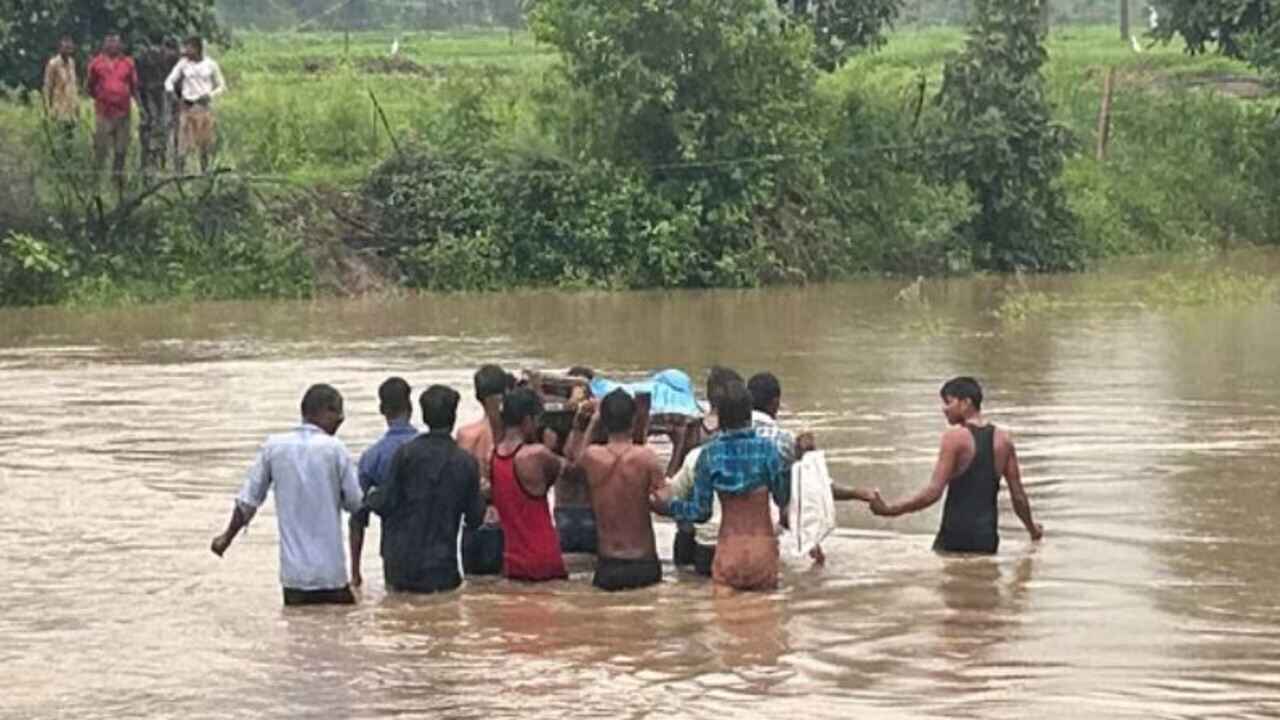 MP News : सीने में दर्द से युवक की मौत, खाट पर लेकर घर पहुंचे शव