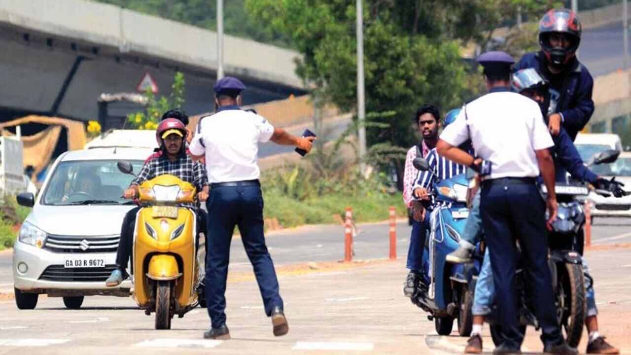 Traffic Rules का क्या है ई-चालान? स्कैमर्स ऐसे करते हैं टार्गेट