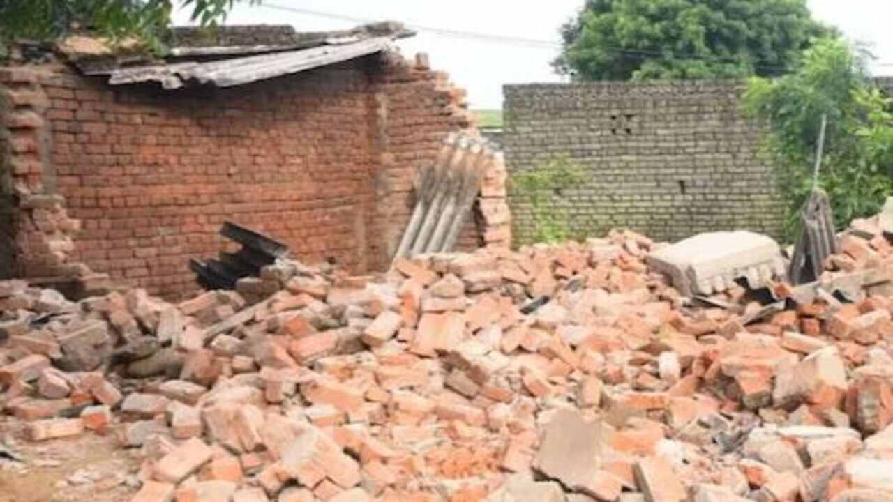 Bulldozer Action : आरोपियों के कब्जे मुक्त कराया 50 लाख रूपये की जमीन