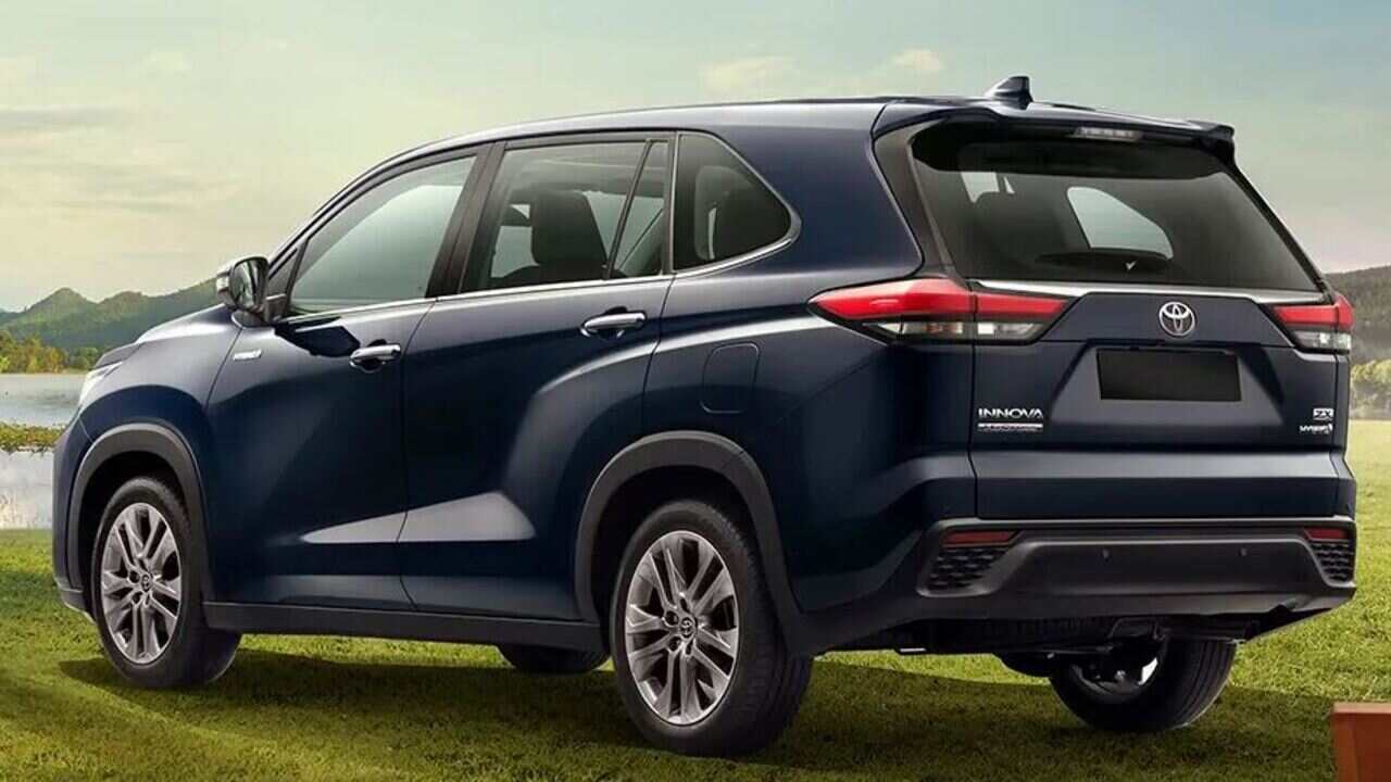 Toyota ने फिर दे शुरु की इनोवा हाईक्रॉस के एमपीवी की बुकिंग